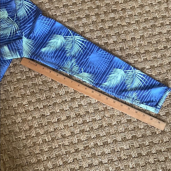 Hang Ten Blue and Green Palm Leaf Pattern Rash Guard sz Med - Picture 6 of 10